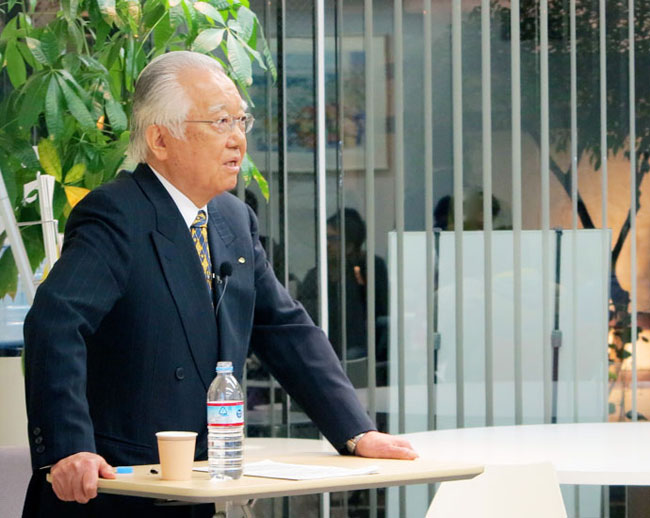 弦間明氏(株式会社資生堂 特別顧問)