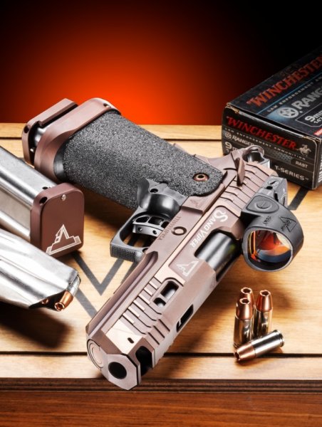 Gun Professionals 2012-2021全記録 2022年11月18日発売号 表紙